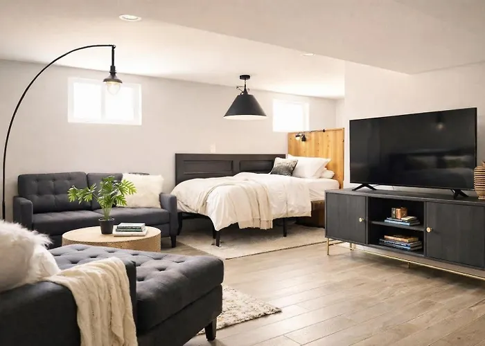 Spacious 7-bedroom In Evanston