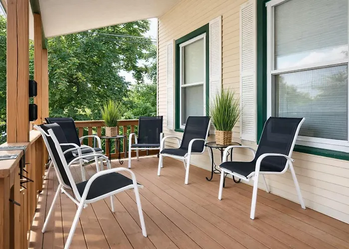 Spacious 7-bedroom In * Evanston