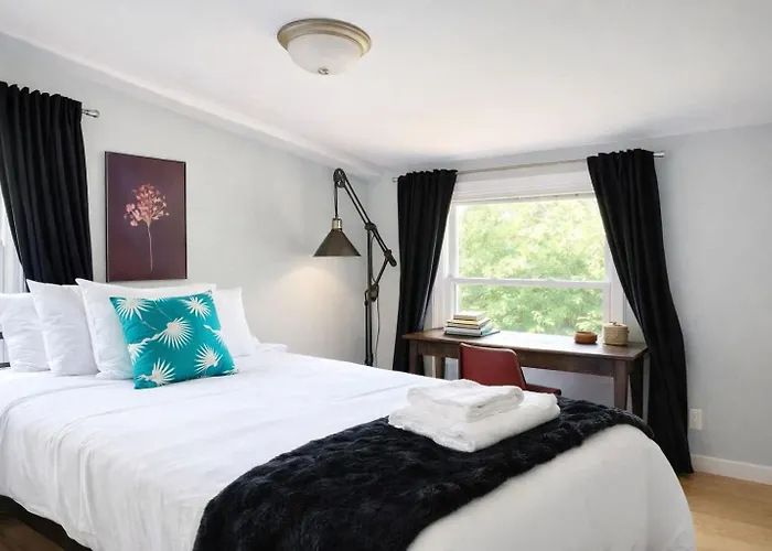 Spacious 7-bedroom In *