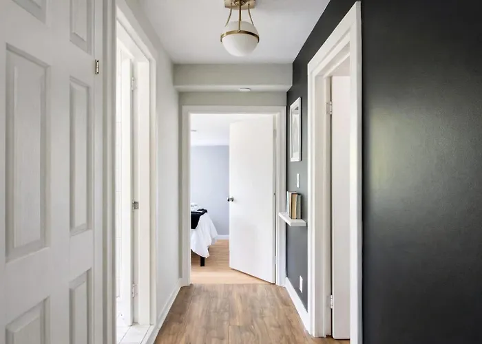 Spacious 7-bedroom In *