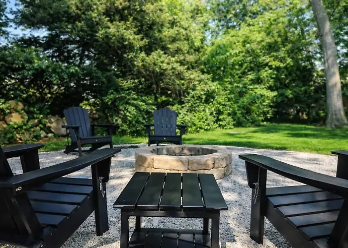 Spacious 7-bedroom In * Evanston