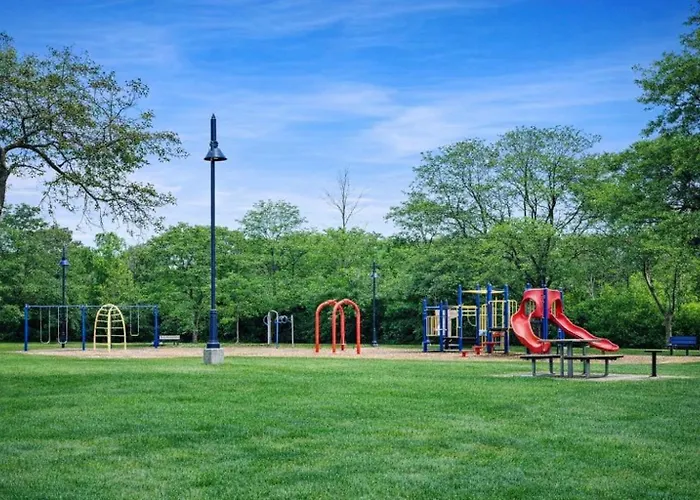 Spacious 7-bedroom In Evanston