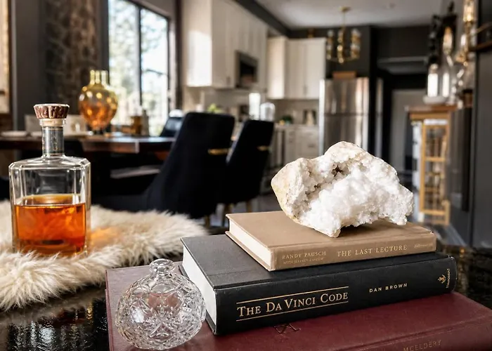 Spacious 7-bedroom In Evanston