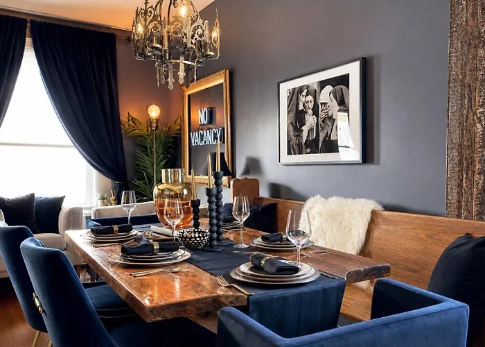 Spacious 7-bedroom In * Evanston